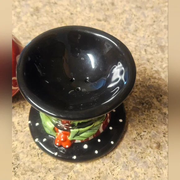 Ornament and Hat Holiday Salt And Pepper Shaker Set - Picture 4 of 6